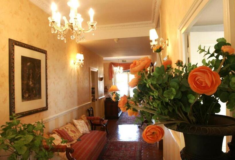 酒店 La Villa Fleurie