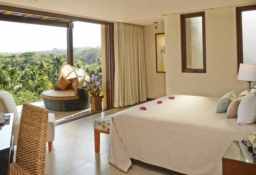 فندق Las Flores Resort