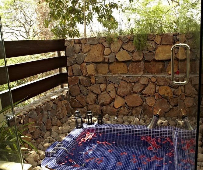 فندق Las Flores Resort