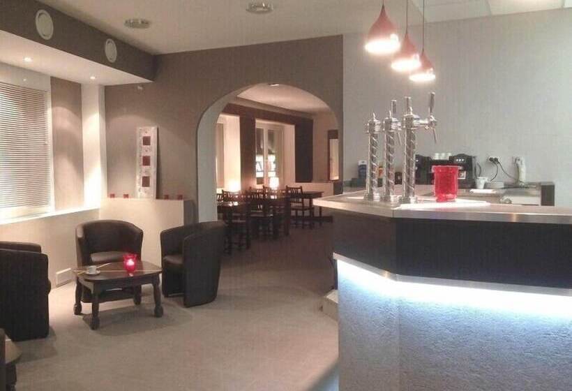 ホテル Hôtel Restaurant Le Hauteville