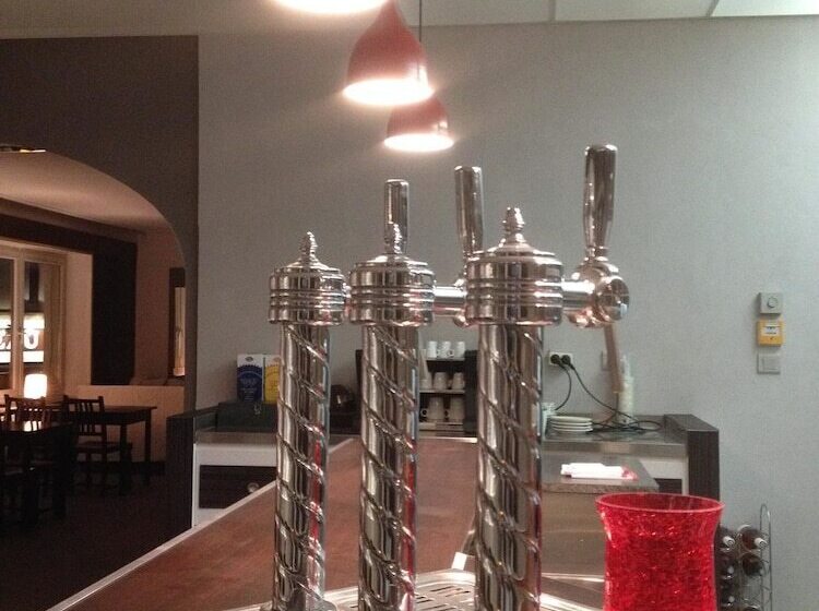 ホテル Hôtel Restaurant Le Hauteville