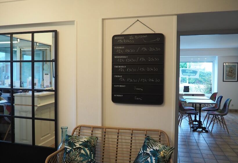 Отель Logis Hôtel Vannes Nord Le Clos Des Hortensias