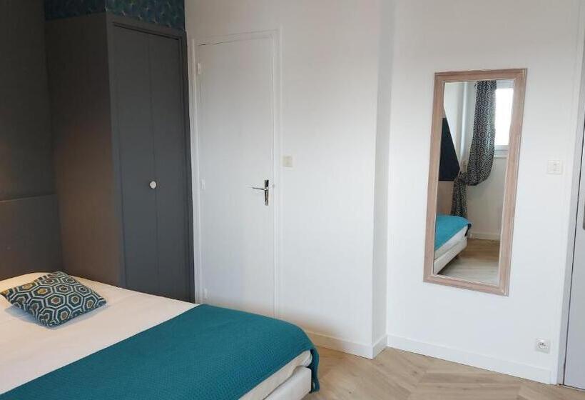 Отель Logis Hôtel Vannes Nord Le Clos Des Hortensias