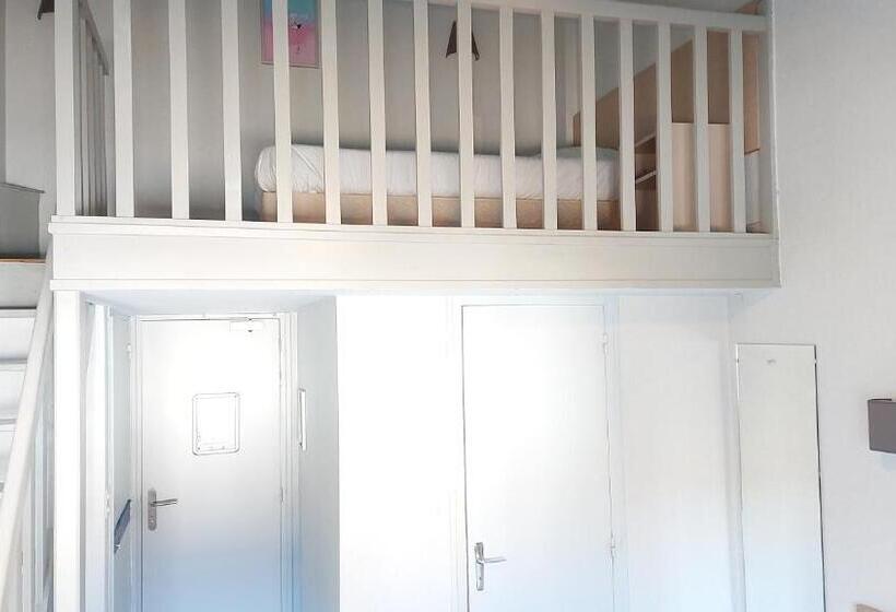 Отель Logis Hôtel Vannes Nord Le Clos Des Hortensias