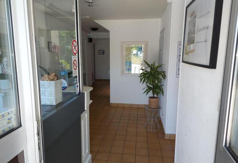 Отель Logis Hôtel Vannes Nord Le Clos Des Hortensias