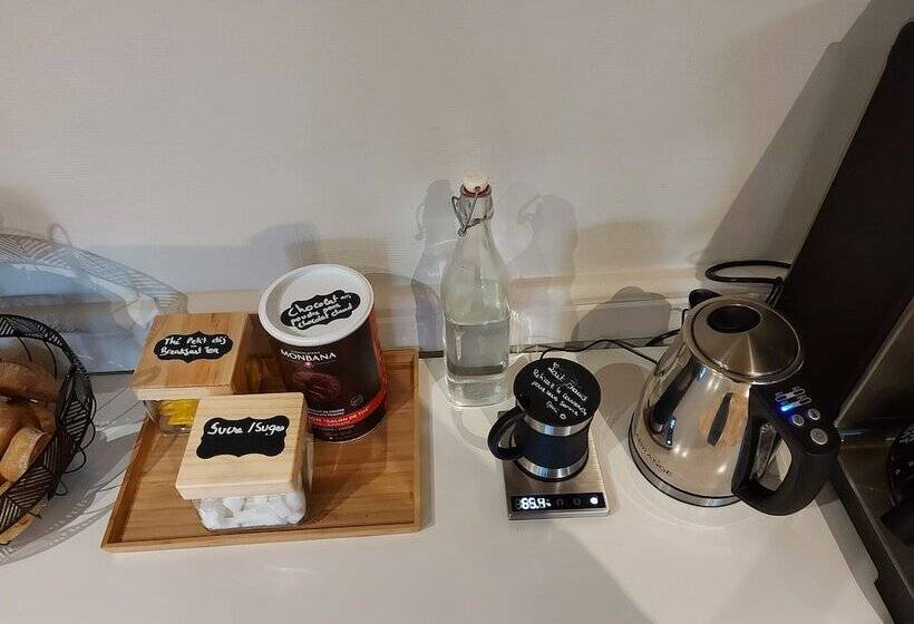 Отель Logis Hôtel Vannes Nord Le Clos Des Hortensias