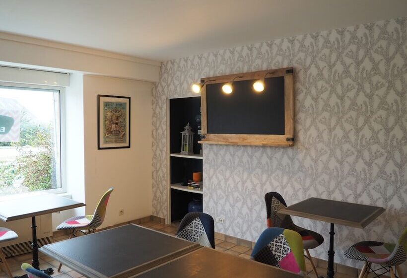 Отель Logis Hôtel Vannes Nord Le Clos Des Hortensias