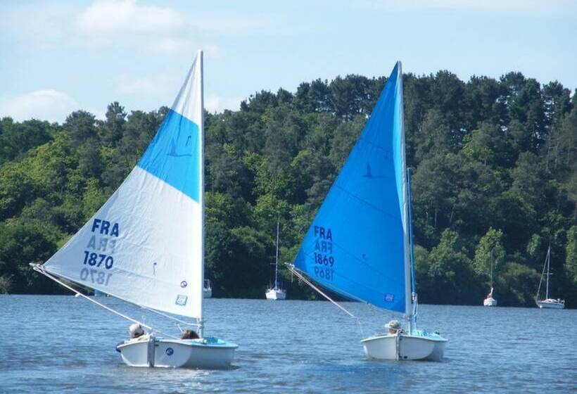 Отель Logis Hôtel Vannes Nord Le Clos Des Hortensias