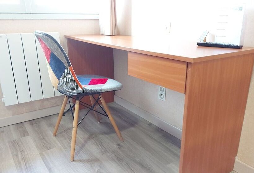 Отель Logis Hôtel Vannes Nord Le Clos Des Hortensias