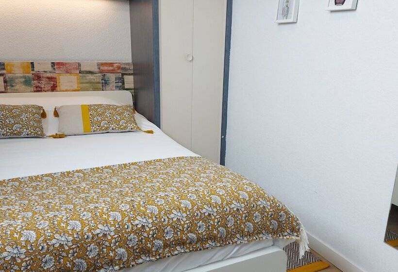 Отель Logis Hôtel Vannes Nord Le Clos Des Hortensias