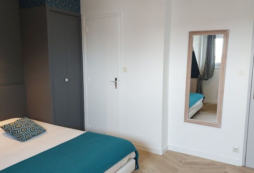 Отель Logis Hôtel Vannes Nord Le Clos Des Hortensias