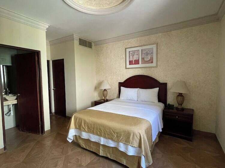 בית מלון כפרי Plaza Express