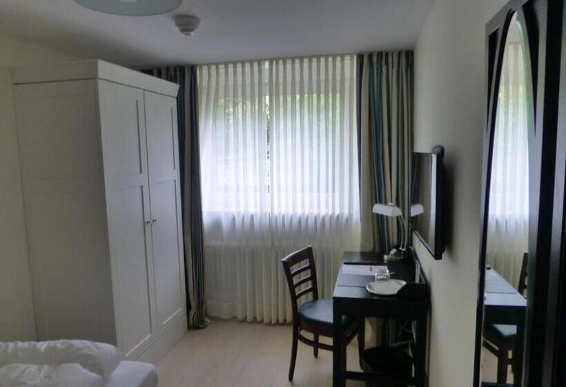 בית מלון כפרי Villa Waldfrieden Design Trifft Budget