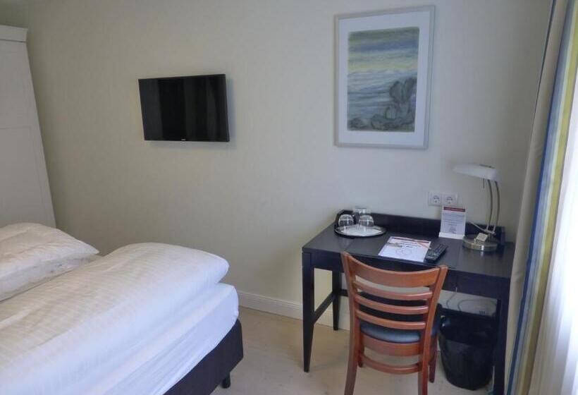 בית מלון כפרי Villa Waldfrieden   Design Trifft Budget