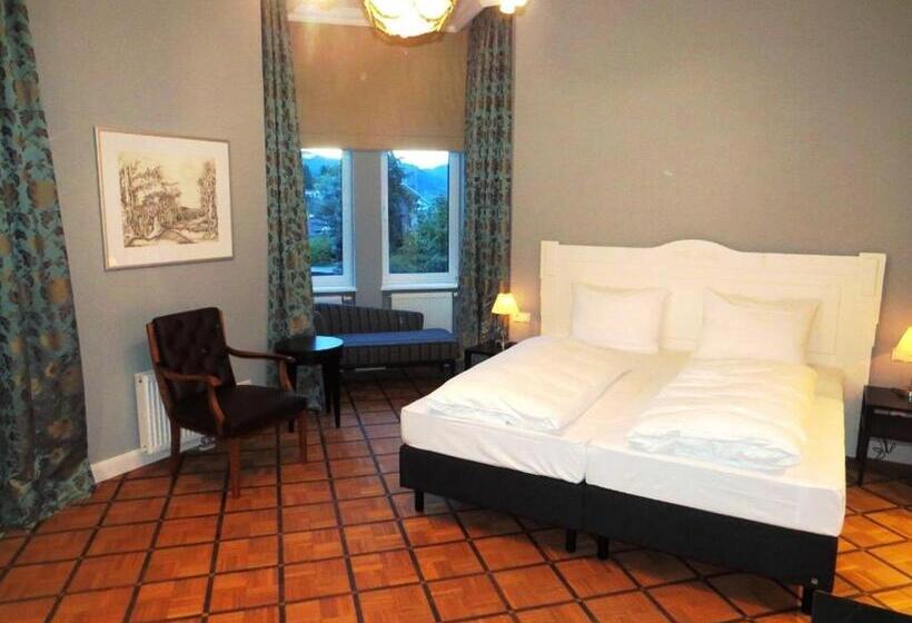 בית מלון כפרי Villa Waldfrieden   Design Trifft Budget