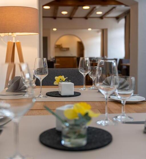 ホテル Weingut  Moselloreley