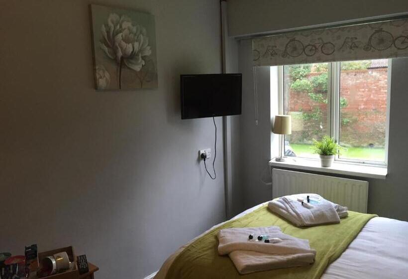 بنسيون Riverside Mews