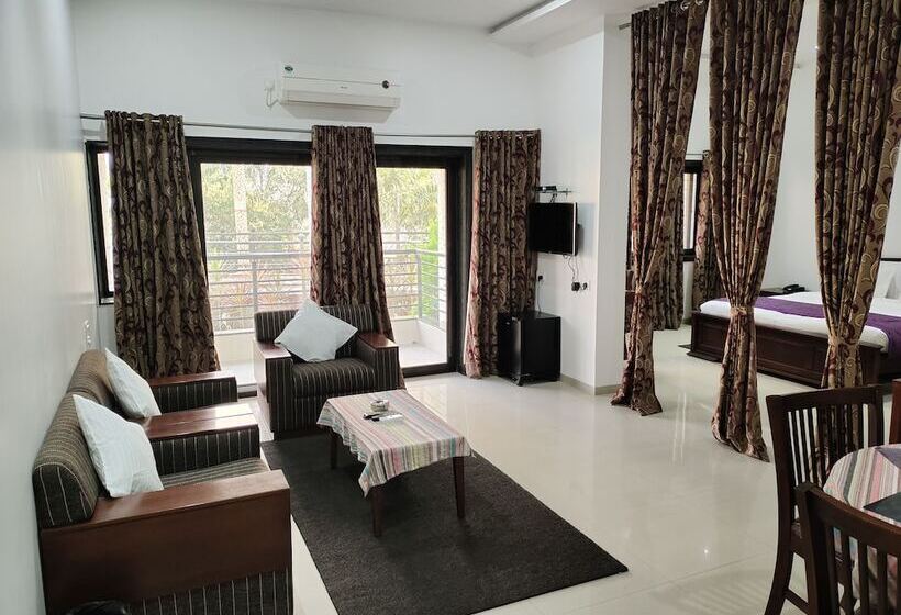 פנסיון Sapphero Resorts A Unit Of Shri Sai Hospitality