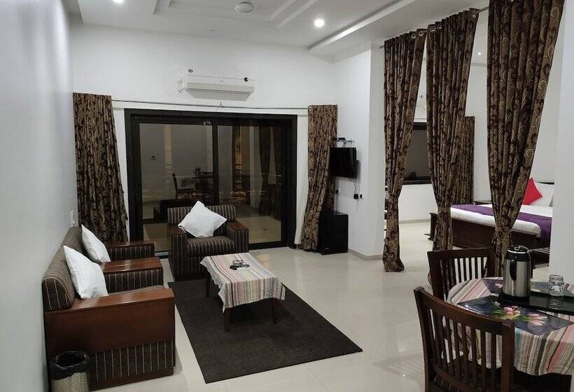 بنسيون Sapphero Resorts A Unit Of Shri Sai Hospitality