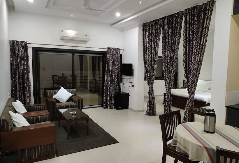 פנסיון Sapphero Resorts A Unit Of Shri Sai Hospitality