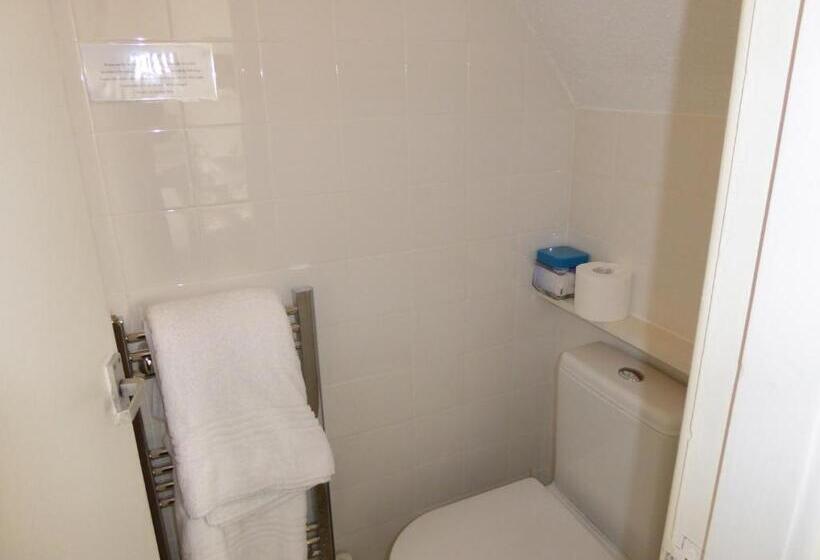 פנסיון The Berwick Over 40 S Only