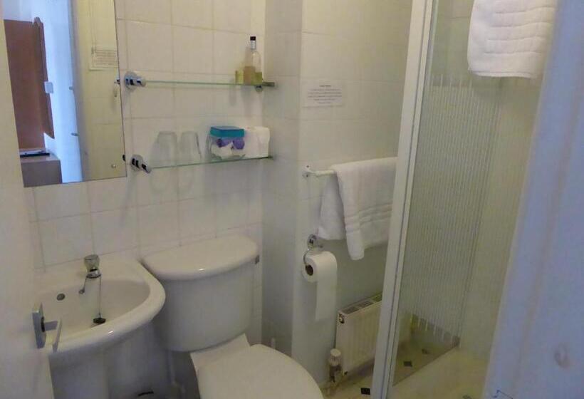 פנסיון The Berwick Over 40 S Only