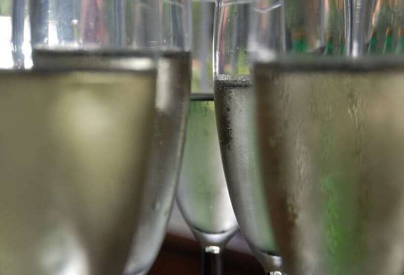 膳宿费 The Grove Cromer