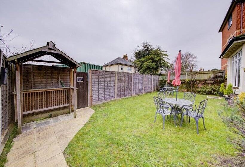 פנסיון The Regents Guest House