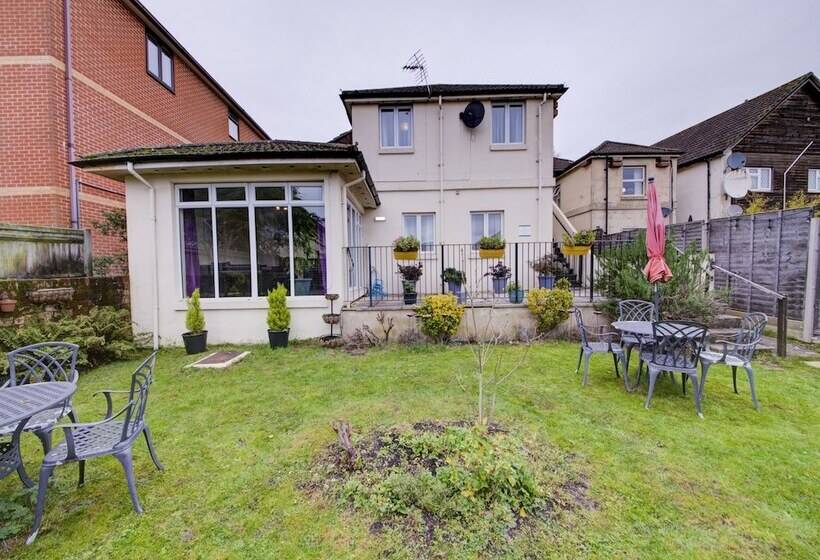 פנסיון The Regents Guest House