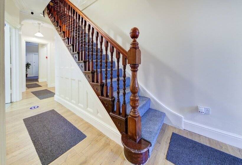 פנסיון The Regents Guest House