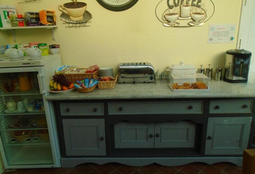 Trumbles Gatwick B&b