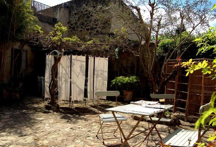 Bed and Breakfast Ancienne Maison Des Gardes