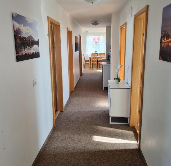 تختخواب و صبحانه Hofn Guesthouse