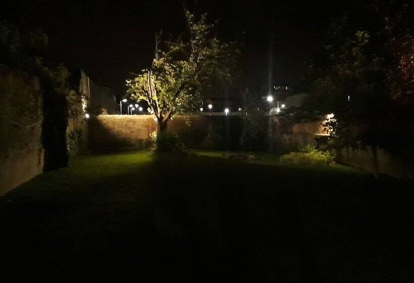 مبيت وإفطار La Maison Bleue De Roubaix