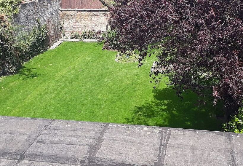 مبيت وإفطار La Maison Bleue De Roubaix