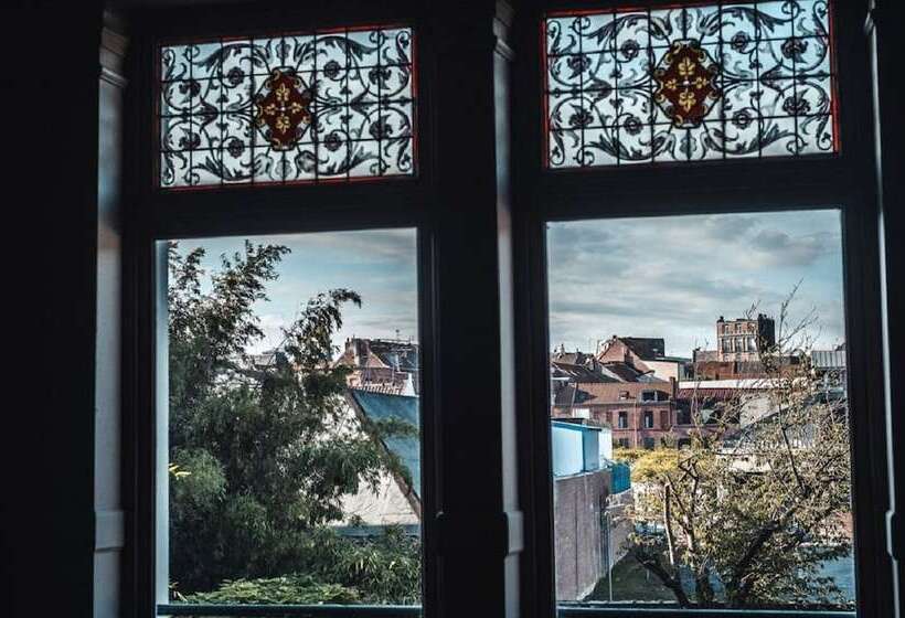 مبيت وإفطار La Maison Bleue De Roubaix