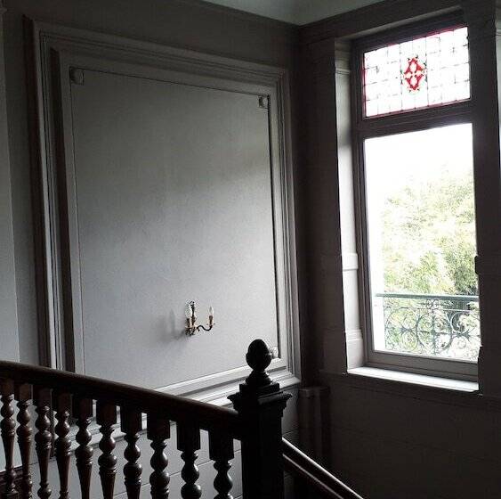 مبيت وإفطار La Maison Bleue De Roubaix