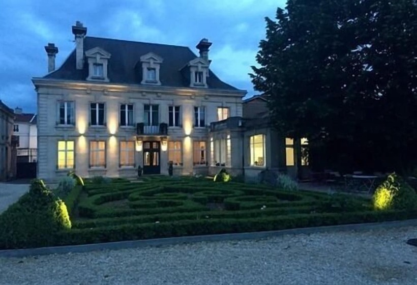 تختخواب و صبحانه La Maison Dans Le Parc