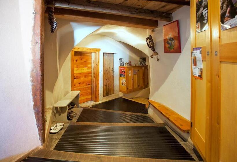 مبيت وإفطار La Roche Du Croue