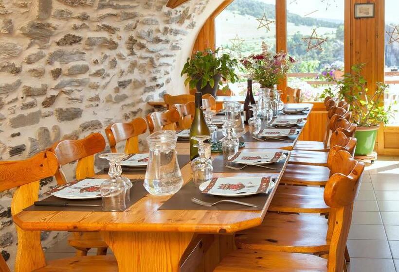 مبيت وإفطار La Roche Du Croue