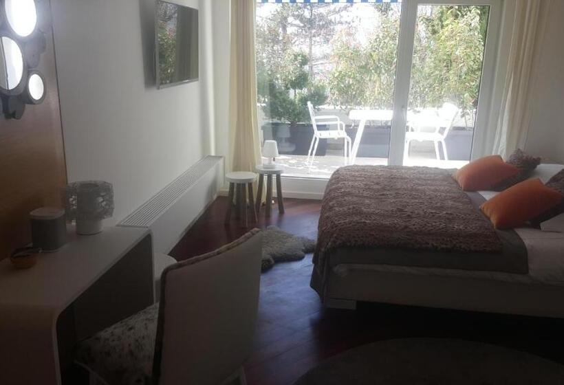 Bed and Breakfast La Villa Haute Corniche