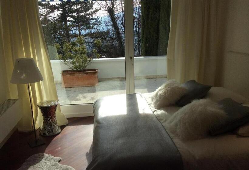 Bed and Breakfast La Villa Haute Corniche