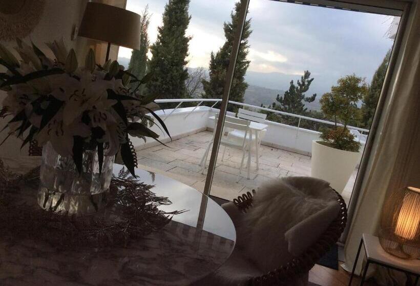 Bed and Breakfast La Villa Haute Corniche