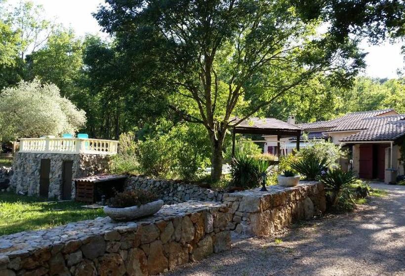 مبيت وإفطار Le Donjon Des Combes Et Son Spa