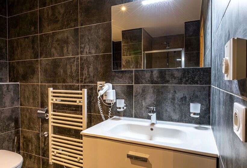 مبيت وإفطار Les Portes Du Soleil