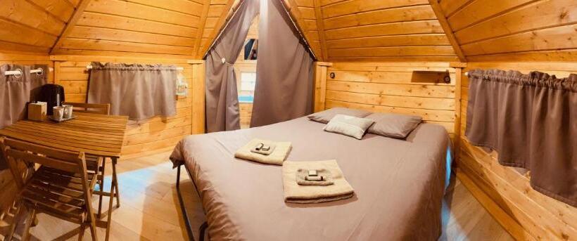 Bed and Breakfast Les Roulottes De La Basse Maunerie