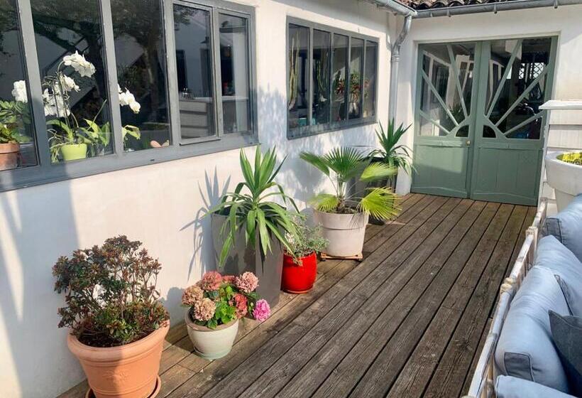 Bed and Breakfast Maison Face Au Soleil