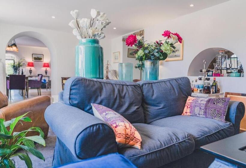 ベッドアンドブレックファースト Maison Sadina