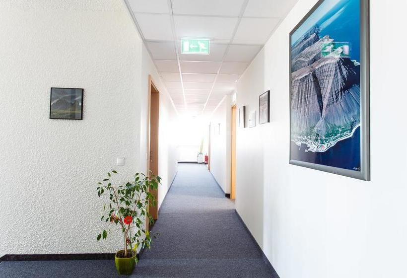 تختخواب و صبحانه Route 1 Guesthouse