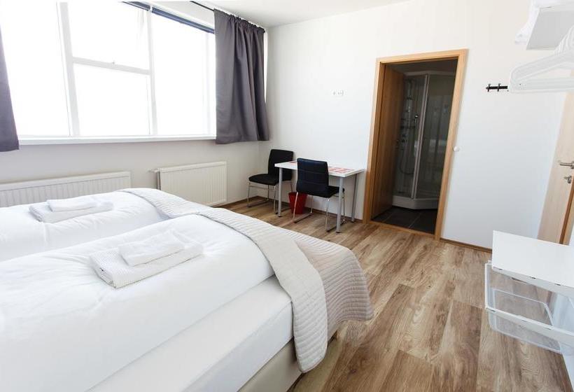 تختخواب و صبحانه Route 1 Guesthouse